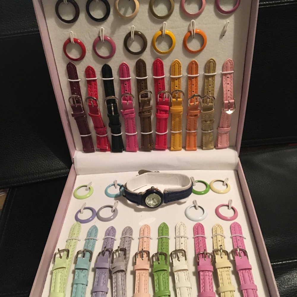 Watch with interchangeable bands